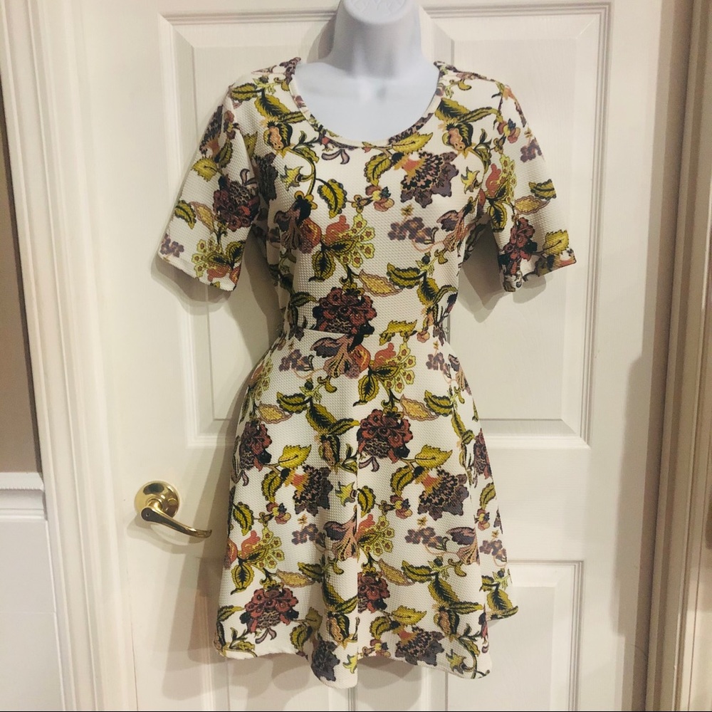 J for justify floral dress size M